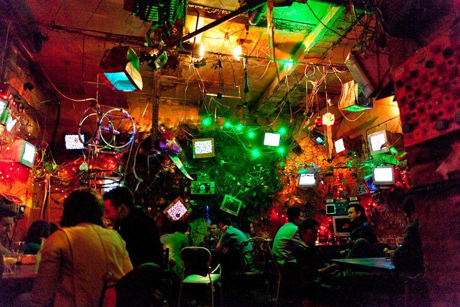 Szimpla Kert Ruined Bar in Budapest