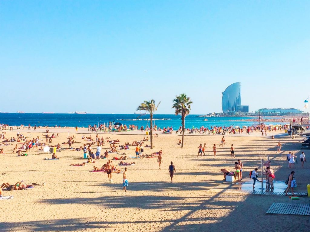 Beer and chill at Barcelona beach